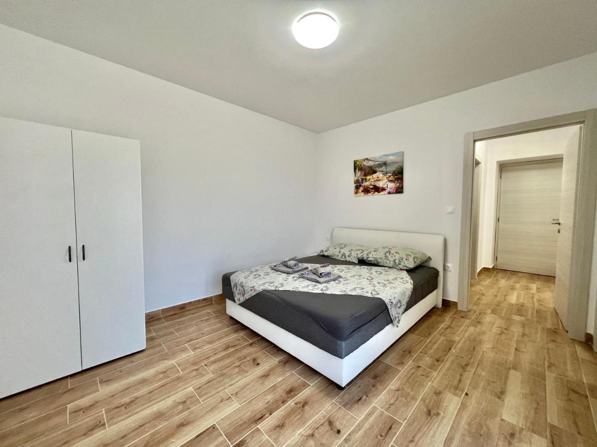 Fantasia Del Mare Apartment And Rooms Dramalj Exterior foto